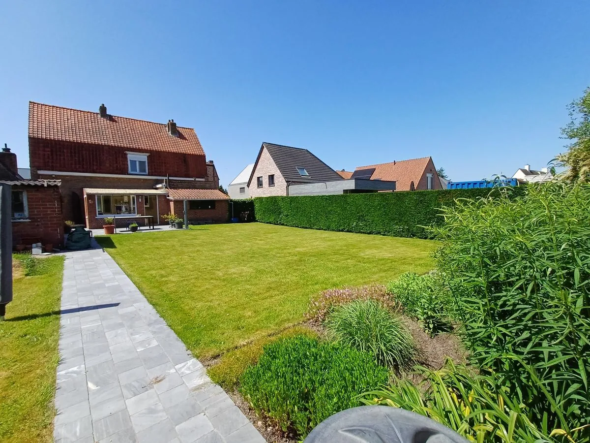 Tuin met zicht op de achtergevel